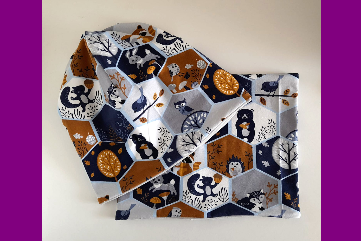 Adrotex Herbsttiere Beanie Halssocke braun blau grau