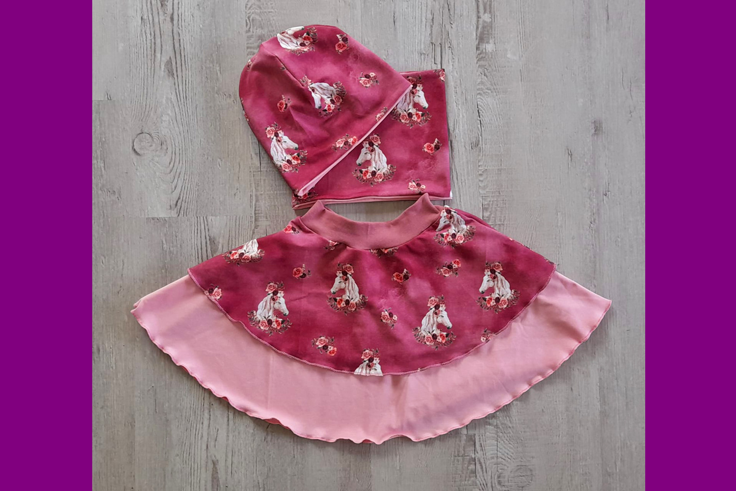 Adrotex Kombination Mütze Halssocke Doppelrock Rosenpferd