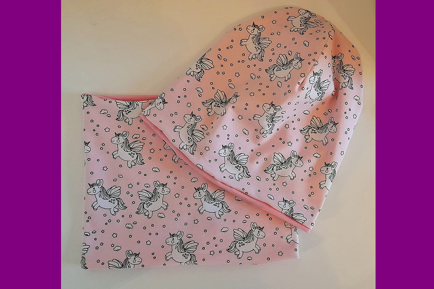 Adrotex Pegasus Einhorn rosa Mütze Halssocke