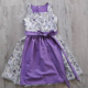 Adrotex Mädchen Dirndl - Florales Muster - auf Weiß mit einer fliederfarbenen Schürze und Tüll als Unterrock